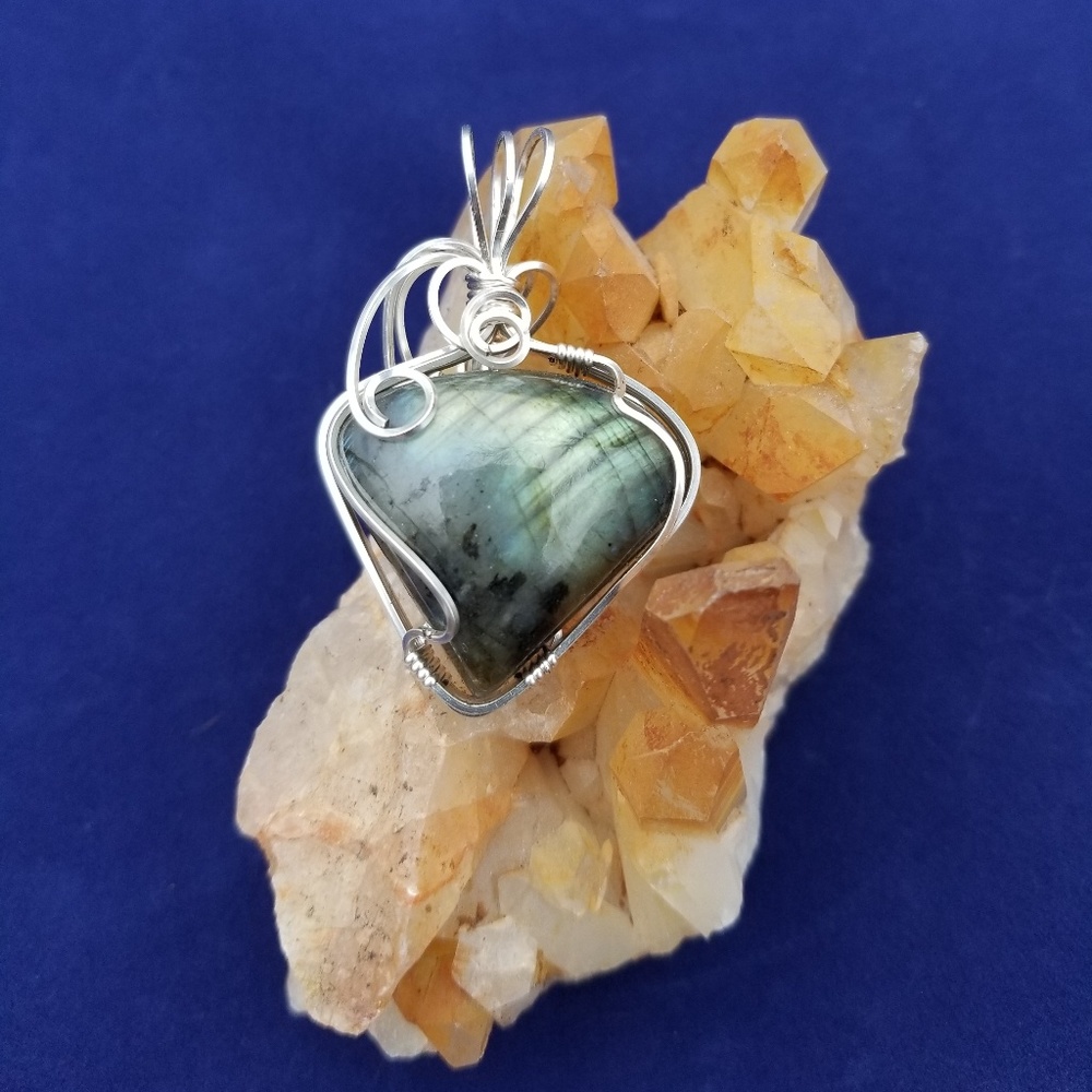 Labradorite pendant - Picture 4 of 4